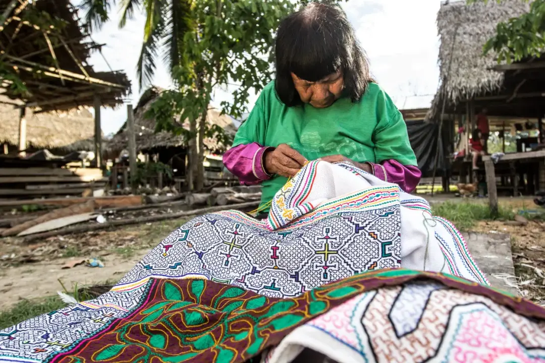 Peru Indigenous Communities woman weaving clotes in the amazon Jungle