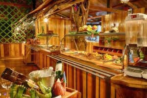 Eco Amazonia buffet dining room (2)